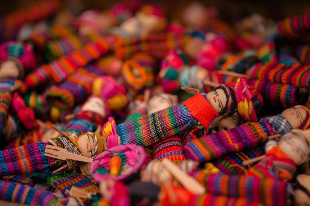 Przejmą Twój stres, zanim wstaniesz z łóżka. Niezwykła moc gwatemalskich Worry Dolls