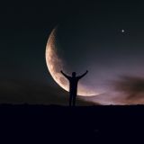 Nów Księżyca w listopadzie 2025 skonfrontuje nas z tym, na co baliśmy się spojrzeć. Gotowi?