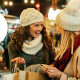 Numerologia w grudniu. Za sprawą wibracji 3 koniec roku upłynie pod znakiem radości dzielonej z innymi ludźmi