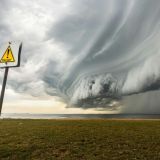 Orkan, cyklon i fazy Księżyca. Jak czytać znaki na niebie, które zwiastują katastrofy naturalne?