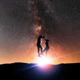 Układ planet i horoskop na czerwiec. Wenus z Jowiszem zapewnią najmilszy moment w roku, zaraz potem wchodzą do Lwa