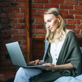 Horoskop finansowy na listopad. Saturn przypomni o zaległych płatnościach
