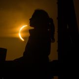 Układ planet 16-22 lutego. Co przyniosą zaćmienie Słońca i koniunkcja Saturna z Neptunem? Analiza Katarzyny Owczarek