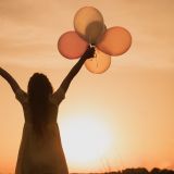 Dzień tygodnia, w którym przyszłaś na świat, mówi o Tobie więcej niż znak zodiaku. Sprawdź swoją planetę!