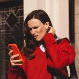 Widzisz w social mediach profil dawnej miłości. Co robisz? Zależy od znaku zodiaku!