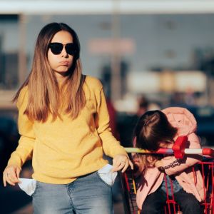 Znaki zodiaku, które nie umieją oszczędzać – portret Strzelca, Wodnika, Bliźniąt i Ryb