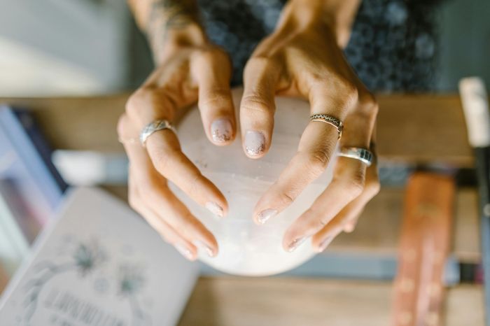 data/articles/Astro Nails, czyli paznokcie, które przyciągają dobrą energię. Jak dopasować manicure do znaku zodiaku?