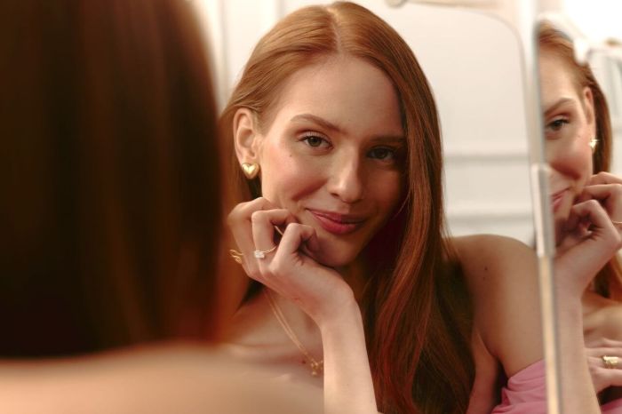 Efekt „quiet luxury” na każdą kieszeń – dlaczego biżuteria pozłacana podbija serca Polek?