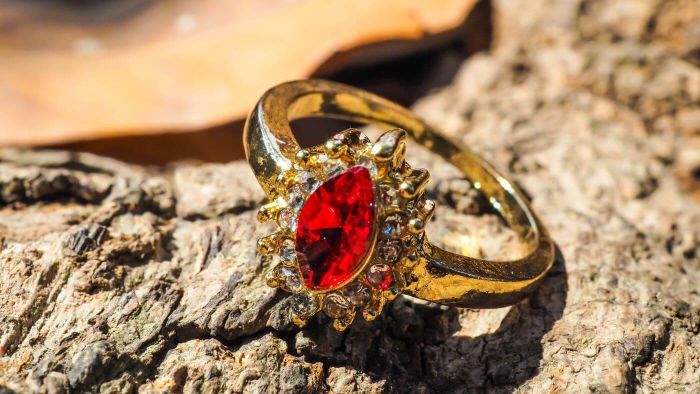 Czerwony rubin jako talizman dla zodiakalnego Barana – kamienie szlachetne i astrologia