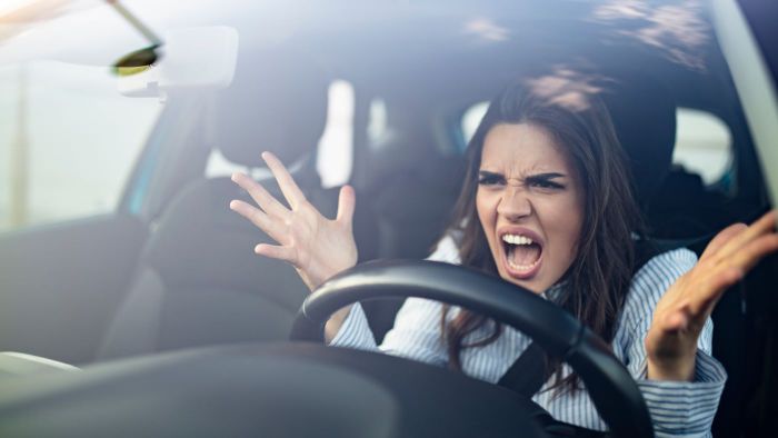 data/articles/Dama pije, pali i przeklina. Pożytki z przeklinania