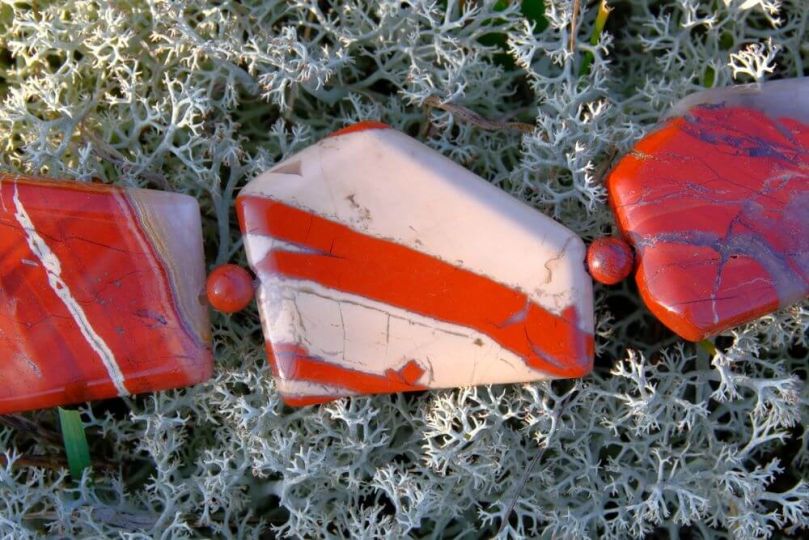 czerwony jaspis dla zodiakalnego Barana