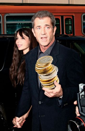 pieniądze, astroplotki, Mel Gibson, Oksana Grigoriewa
