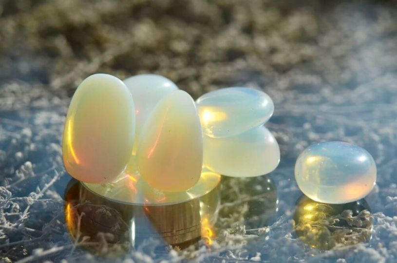 kamień księżycowy talizman dla Ryb