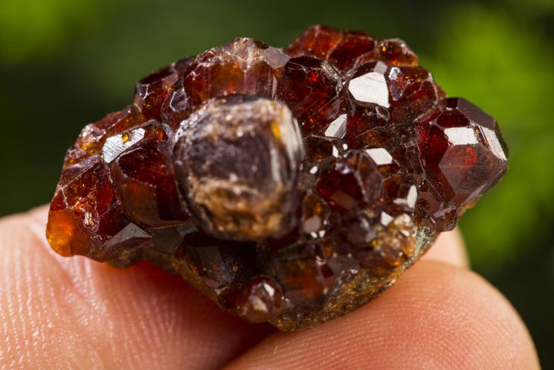 kamień granat magiczne właściwości