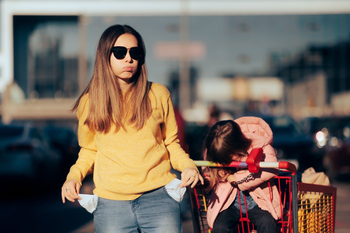 Znaki zodiaku, które nie umieją oszczędzać – portret Strzelca, Wodnika, Bliźniąt i Ryb