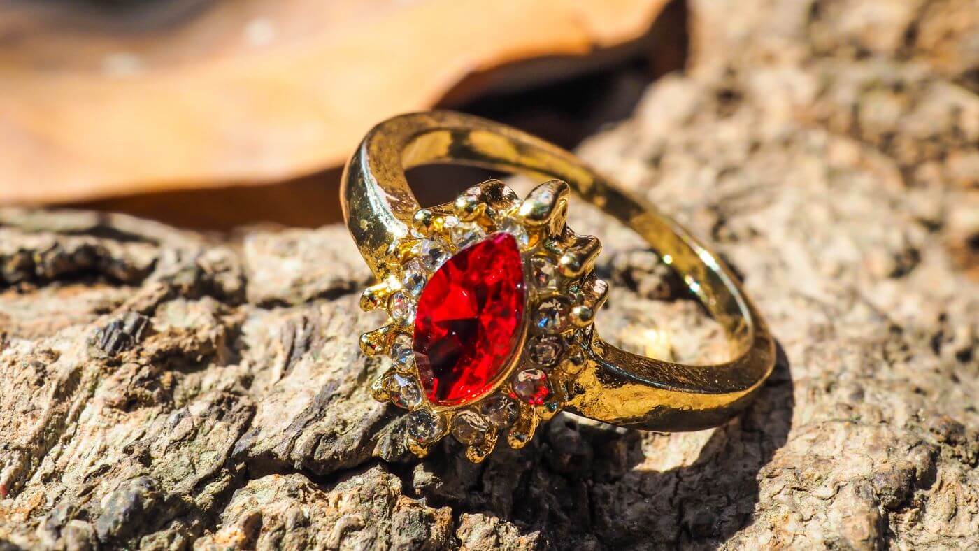 Czerwony rubin jako talizman dla zodiakalnego Barana – kamienie szlachetne i astrologia