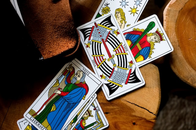 tarot miesieczny na grudzien