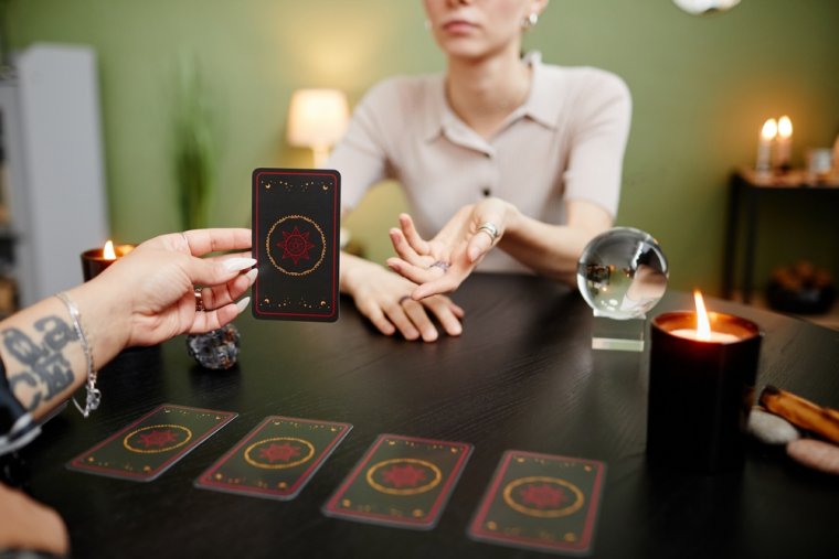 tarot miesieczny, darmowy tarot, wróżba tarota